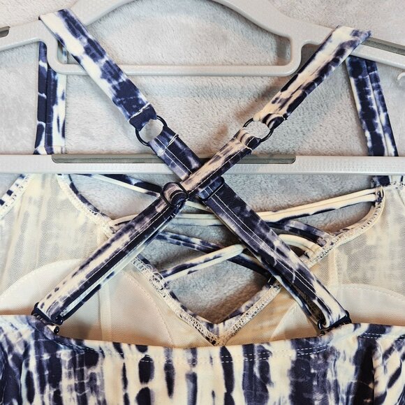 Torrid Swim top Womens 10 (00) Blue Whit tie dye strappy built in bra sexy casua - Picture 10 of 12